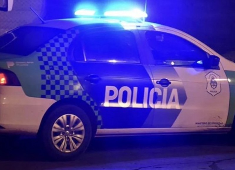 Voceros policiales informaro que, a raíz de ello, el policía comenzó a perseguir a ambos ladrones, a bordo de su automóvil particular Peugeot 206.